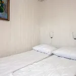 6 Person In *